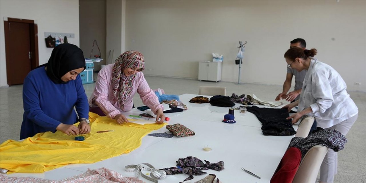 Tekstil fabrikalarının kalifiye eleman sorunu istihdam garantili kursla çözülüyor