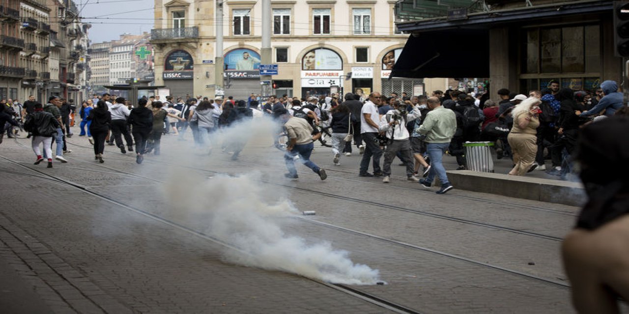 Fransa'da genç sürücüye sıkılan polis kurşunu ülkeyi yangın yerine çevirdi