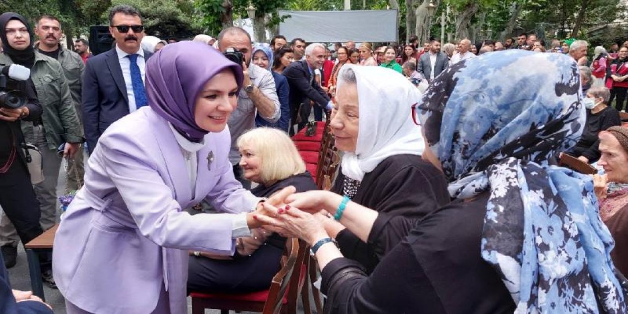 Bakan Göktaş, Darülaceze sakinleriyle bayramlaştı