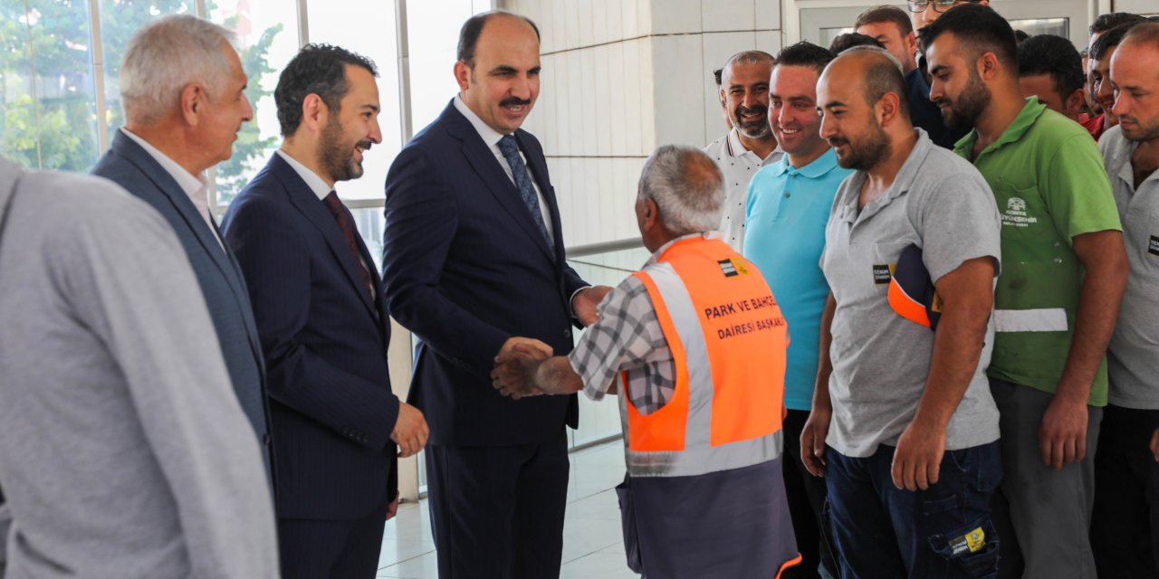 Başkan Altay Belediye çalışanları ile bayramlaştı