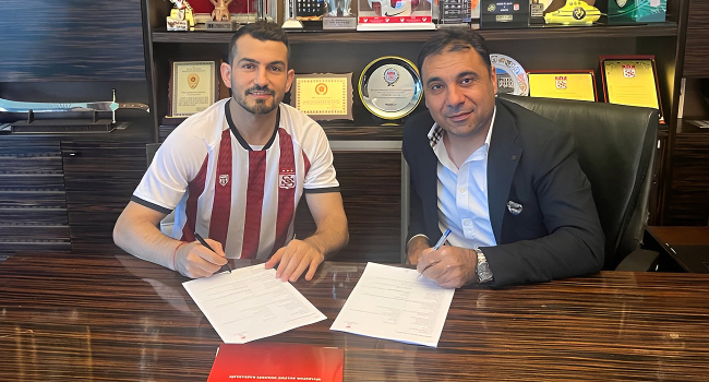 Emrah Başsan  Sivasspor’a transfer oldu