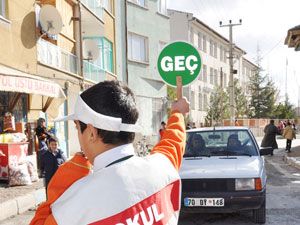 Yol güvenliğini sağlıyorlar
