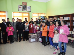 Ereğli PMYO öğrencilerinden kitap bağışı