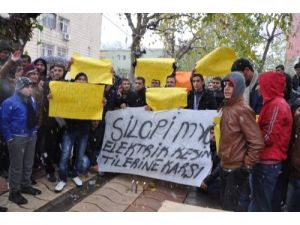 Öğrenciler, Elektrik Kesintisini ‘türkü’ İle Protesto Etti