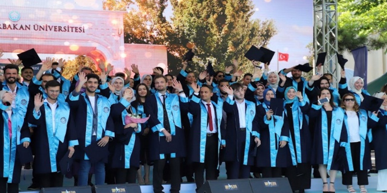 Necmettin Erbakan Üniversitesi’nde mezuniyet heyecanı