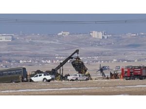 Düşen Askeri Helikopterin Enkazı Kaldırıldı
