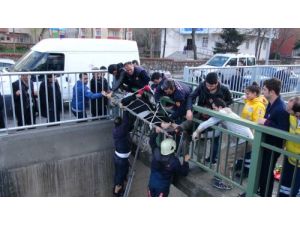 Dereye Düşen Suriyeli Kadını İtfaiye Kurtardı (Özel)