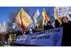 Meclis Önünde Açlık Grevindeki Bdp'li Vekillere Destek Eylemi