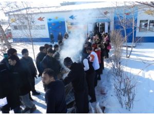 Su Ürünleri Fakültesi Balık Ekmek İkram Etti