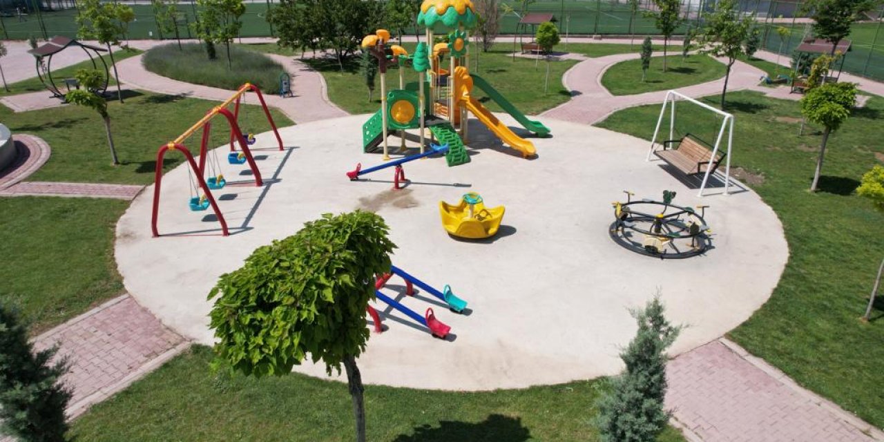Çumra Belediyesi mahallelere   yeni oyun parkları kazandırıyor