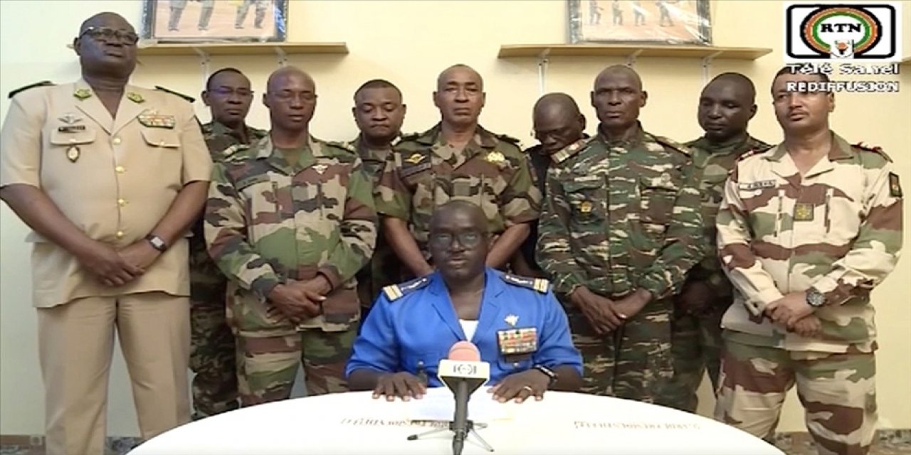 Nijer'de cunta, askeri müdahaleye karşı hava sahasını kapattı