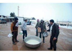 Suriyelilere Sıcak Yemek