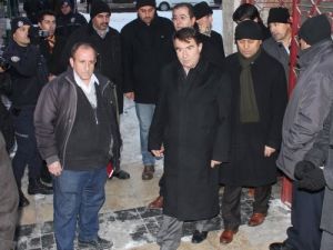 Ülkücülerin Tepkisi Üzerine Hdp İl Binasındakiler Polis Aracıyla Tahliye Edildi