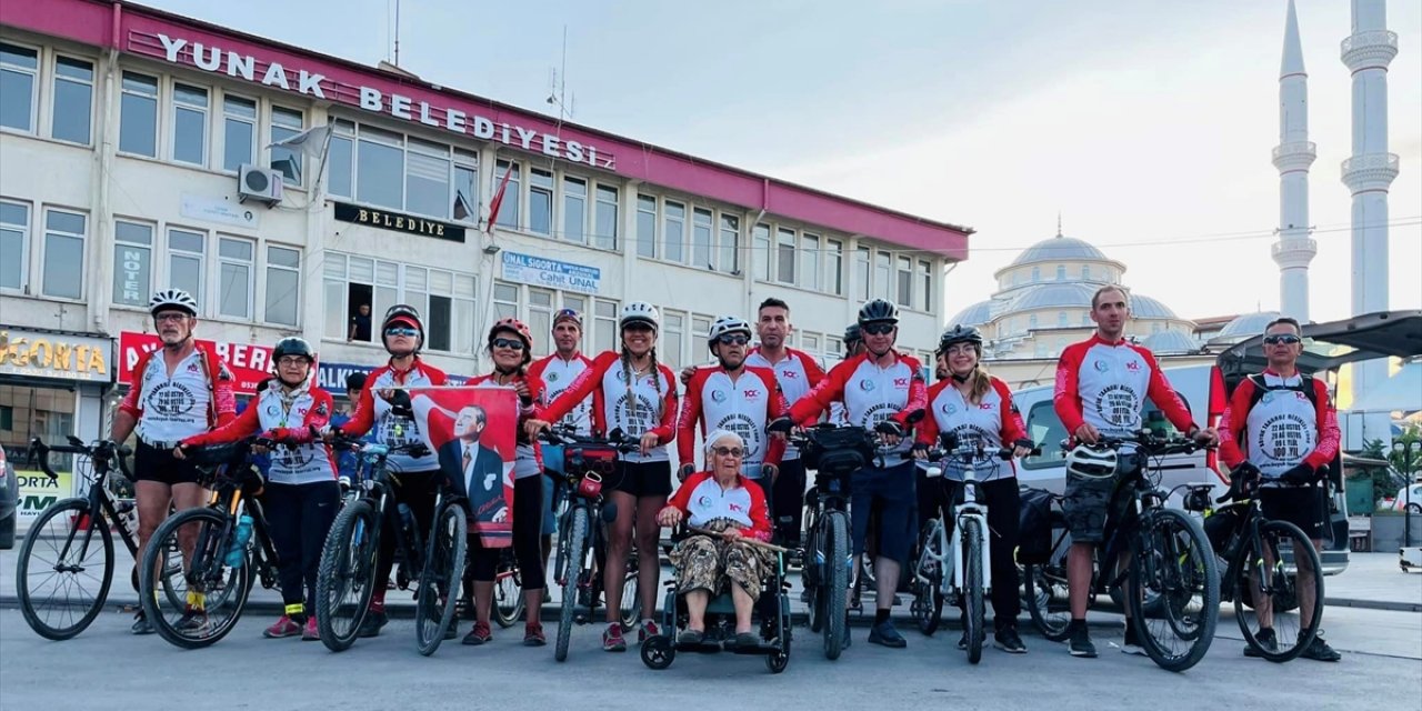 Büyük taarruz bisiklet turu sporcuları Yunak'ta