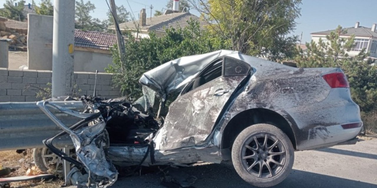 Aksaray'da bariyerlere çarpan otomobilin sürücüsü öldü