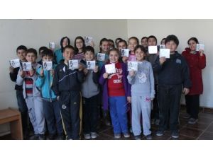 Öğrenciler Harçlıklarıyla '1 Şiir 1 Yetim Projesi'ne Destek Oldu