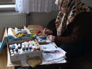 Hobi Olarak Başladığı Çakıl Taşlarını Boyama İşi Ek Gelir Kapısı Oldu