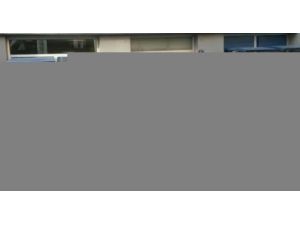 İzmir'de Yolsuzluk Protestosu: Halkbank Önüne Boş Ayakkabı Kutusu Koydular