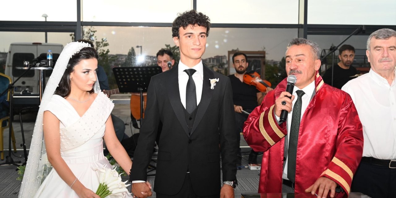 Seydişehir Belediye Başkanı Mehmet Tutal oğlunun nikahını kıydı