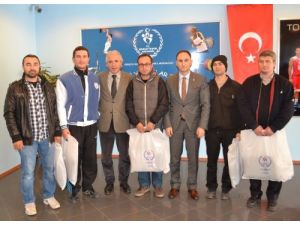 Şahin’den Engelli Şampiyonlara Ödül