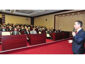 Kamu Amirlerine 'Liderlik' Semineri