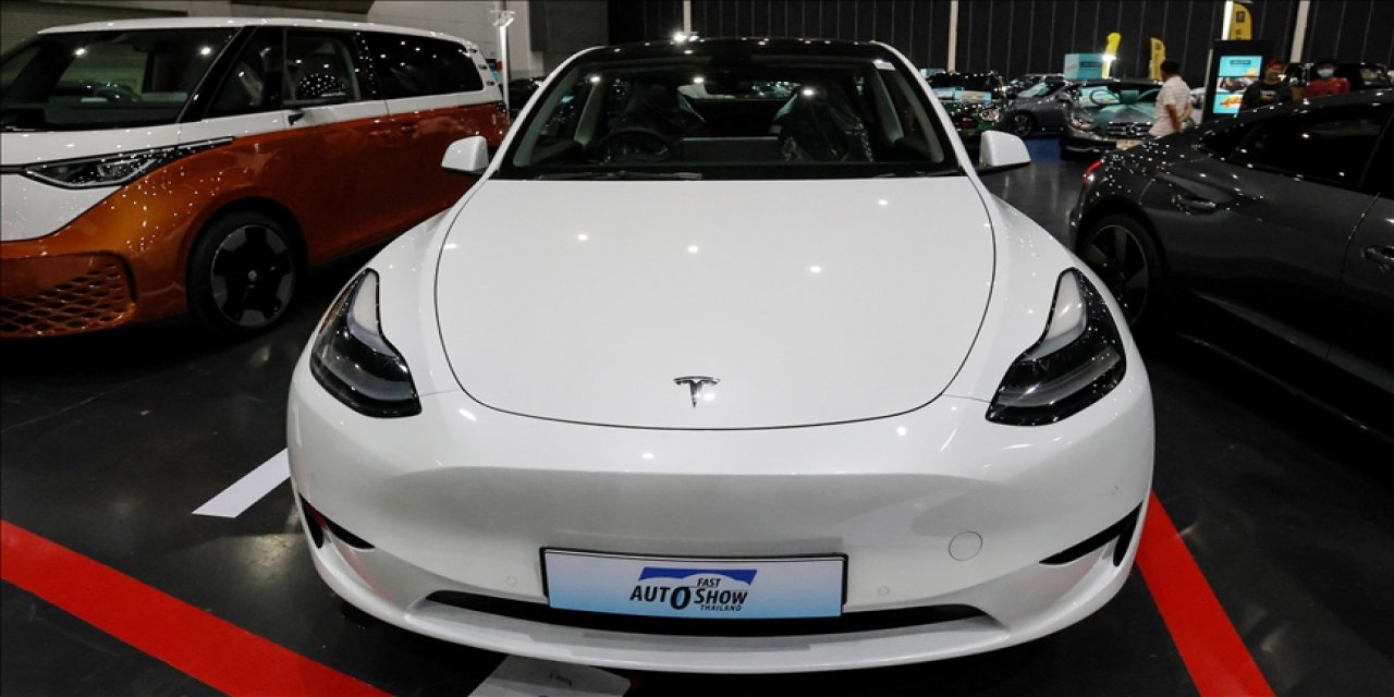 Tesla, araç fiyatlarında indirime gitti