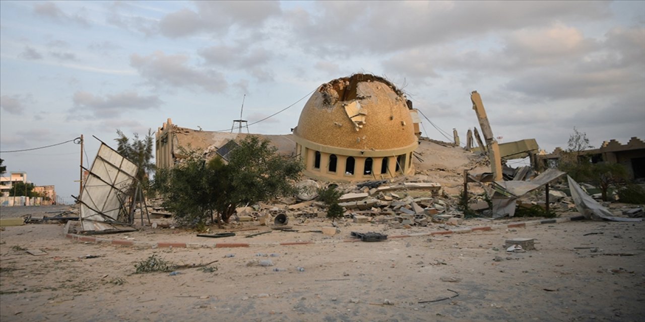 Gazze'de 9 cami tamamen yıkıldı