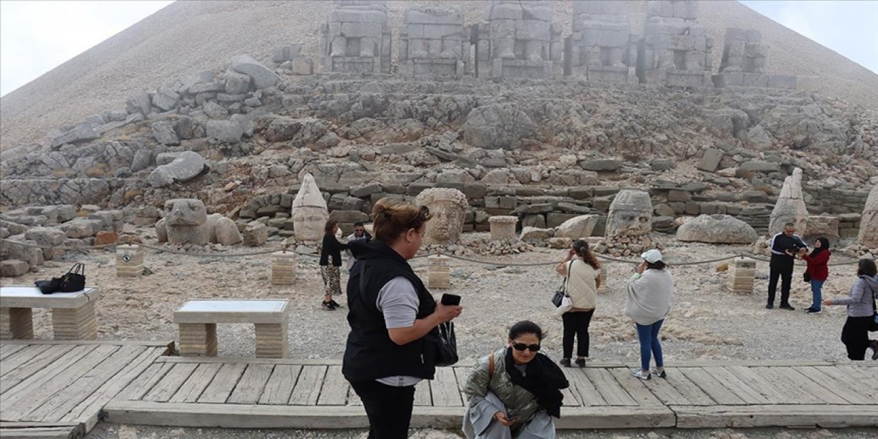 Nemrut Dağı'nı 6 ayda 61 bin kişi ziyaret etti