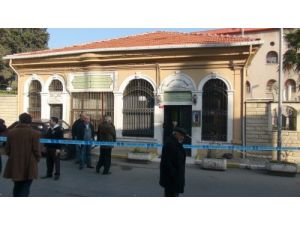 Dergah Önünde Şüpheli Çanta Paniği