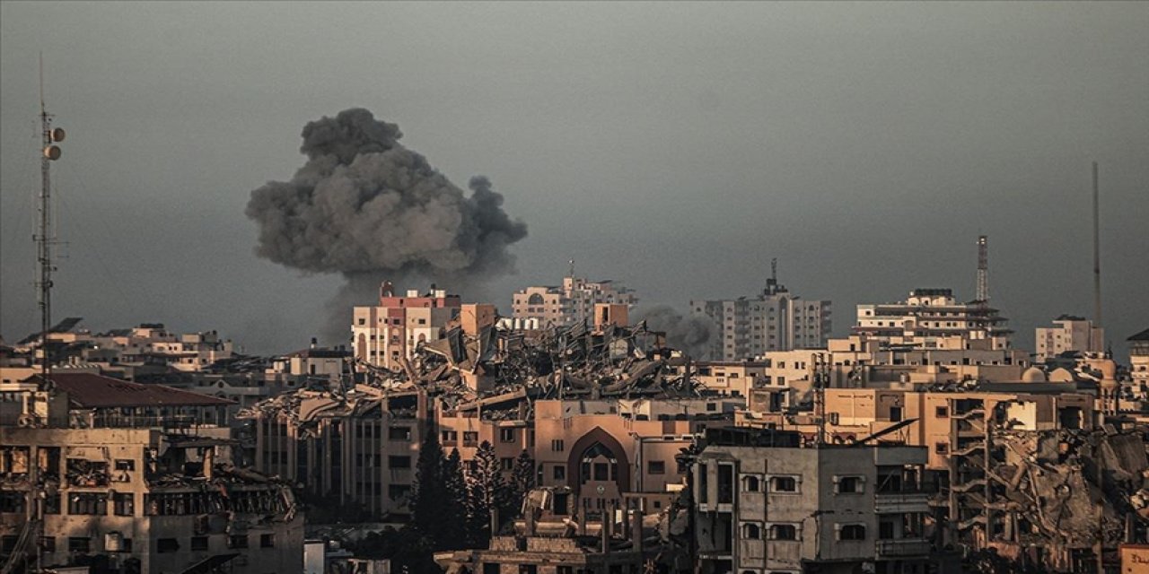 İsrail, Gazze'de binlerce Filistinliyi barındıran El-Fahura Okulunu bombaladı