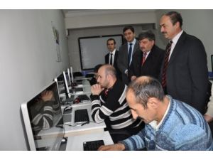 Görme Engelliler Özel Bir Eğitimle Bilgisayar Teknolojisini Öğrenecek