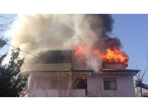 Çatı Alev Topuna Döndü