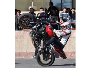 Motosikletçiler Şovmen Olmak İçin Alanya’da Yarıştı