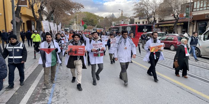 Hekimler İsrail'in Gazze saldırılarını protesto etti