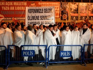 Erdoğan'a Trabzon'da kefenli karşılama