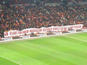 TT Arena'da Trabzonspor'a destek pankartı
