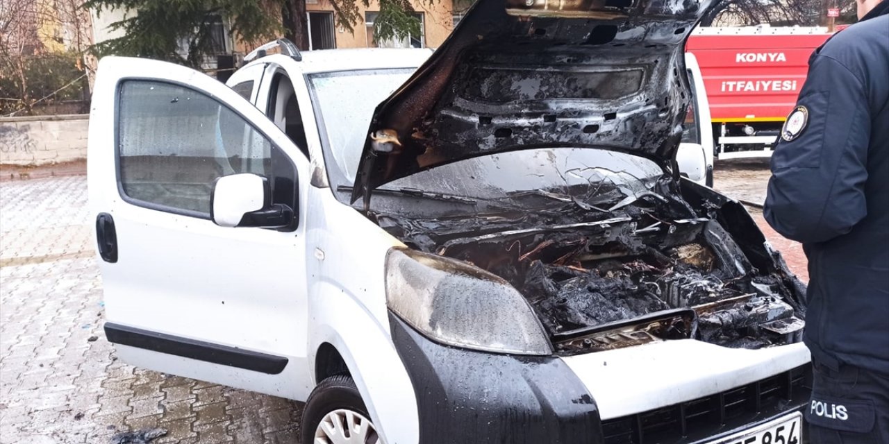 Akşehir'de park halindeki araç yandı