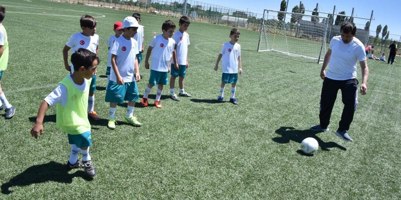 “Karatay Kış Futbol Okulları” için kayıtlar başladı