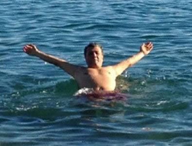 Mustafa Balbay'ın Antalya'da deniz keyfi