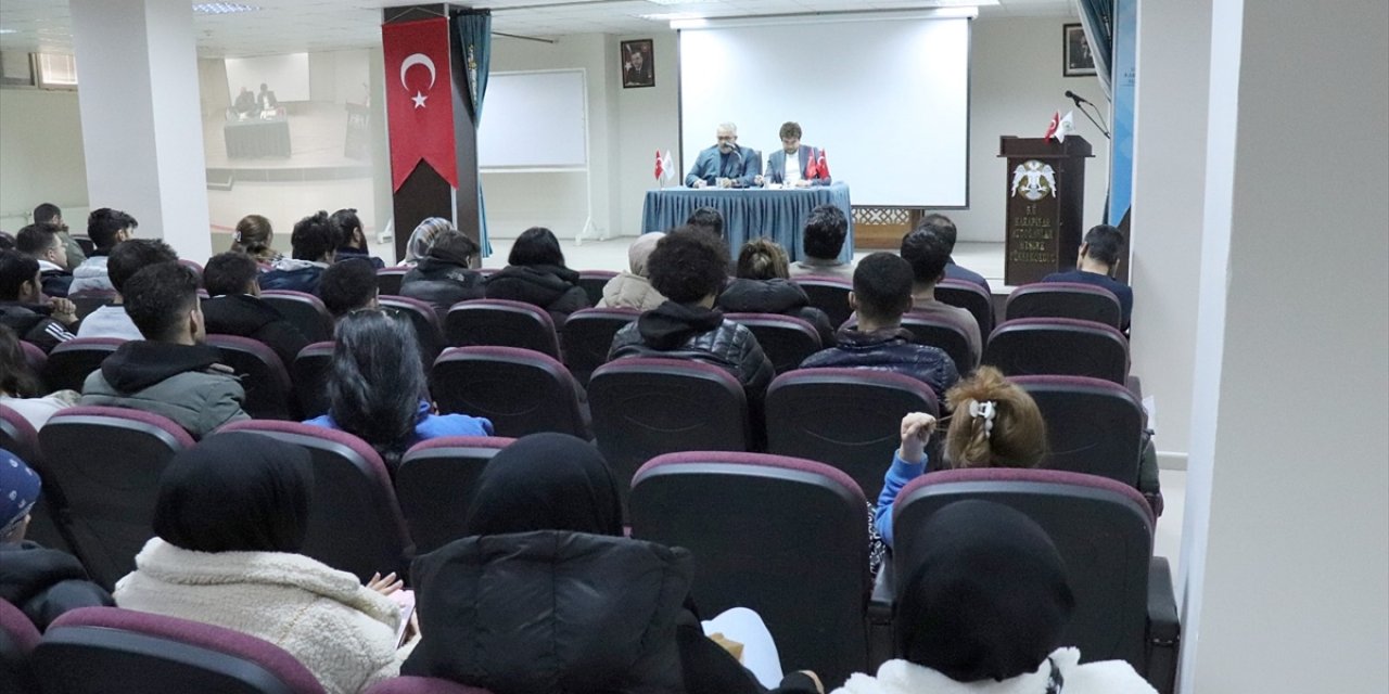 Karapınar'da "Bir bilene sor" konferansı düzenlendi