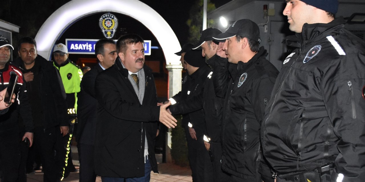 Karaman Valisi Sarıibrahim, yeni yıla görev başında giren personeli ziyaret etti