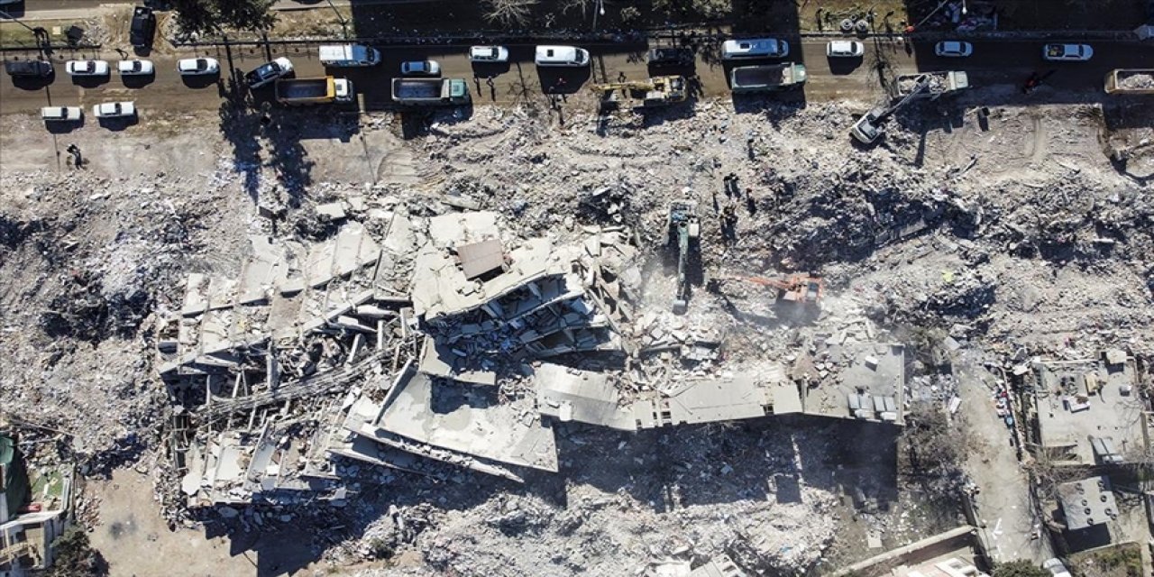 Depremde 72 kişinin hayatını kaybettiği İsias Oteli'ne ilişkin davanın görülmesine yarın başlanacak