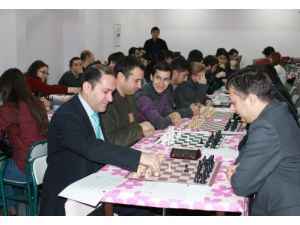 Üniversiteli Öğrenciler Şah-mat Turnuvasında Buluştu