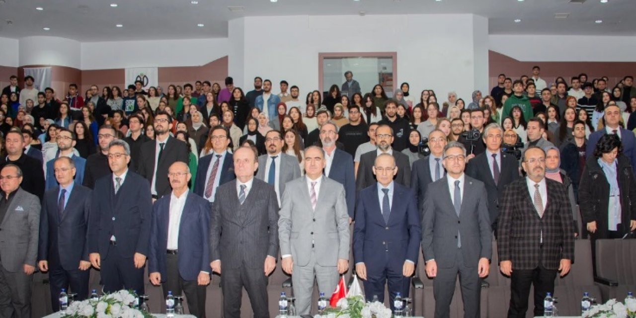 Konya'da "Neden Yeni Anayasa" konferansı düzenlendi