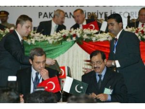Pakistan Başbakanından Türk Okullarına Övgü