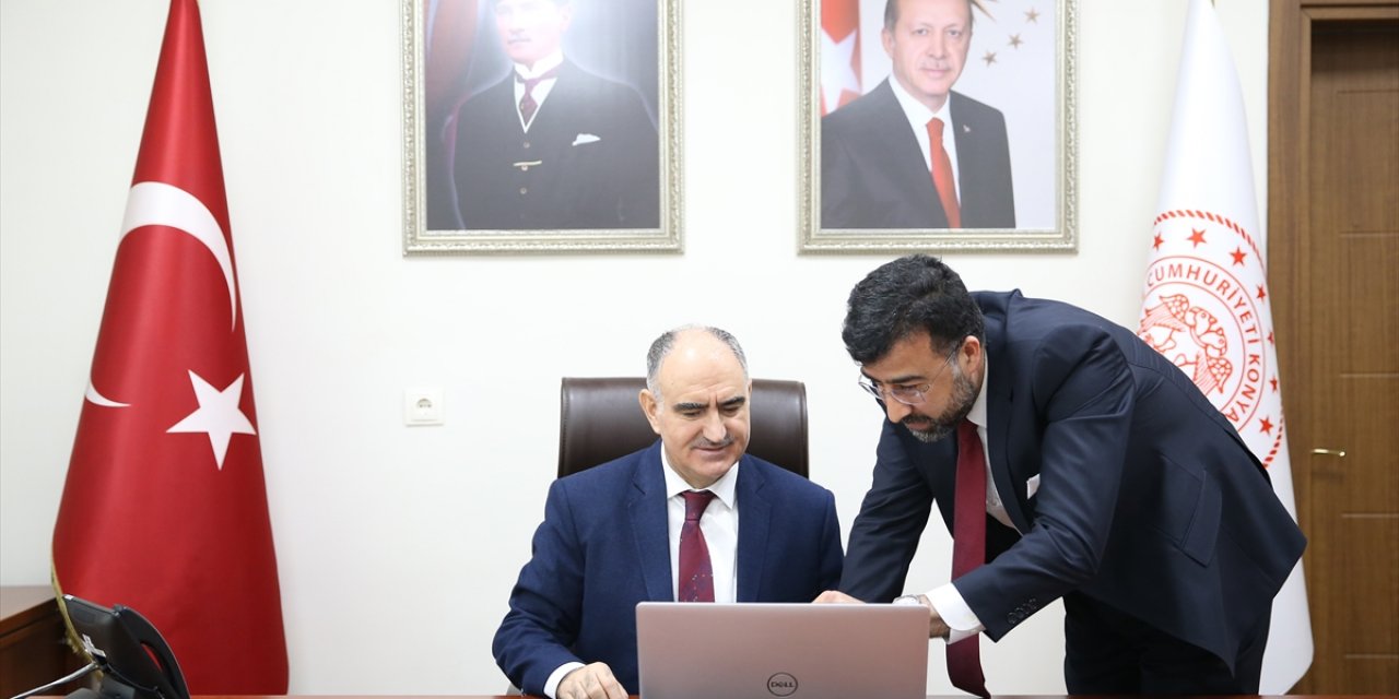 Konya Valisi Vahdettin Özkan, AA'nın "Yılın Kareleri" oylamasına katıldı