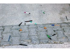 Gazeteciler, Emniyet Binası Önüne Kalemlerini Bıraktı