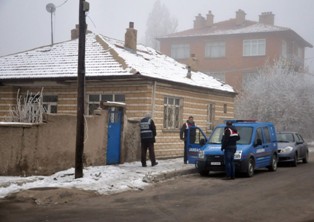 Jandarmadan şafak operasyonu