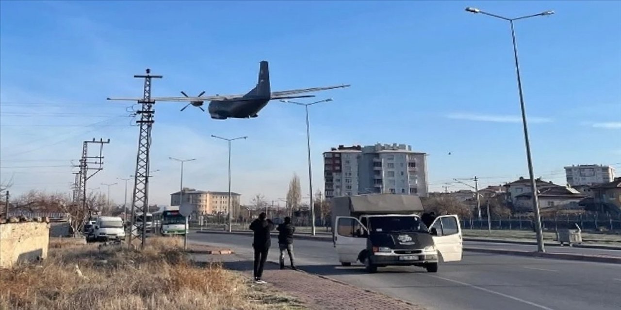 Kayseri'de acil iniş yapan uçağın pilotları olası kazayı önledi