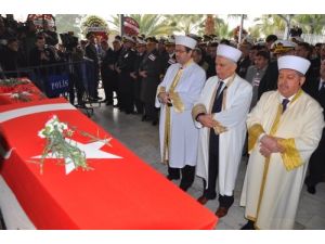 Askerî Römorkör Kazasının İki Şehidi İzmir'de Toprağa Verildi